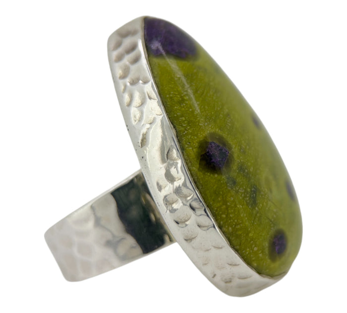 Stichtite In Serpentine Ring